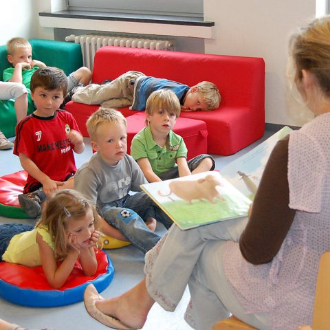 Kinderopvang (Flickr: bibliotheekkortrijk, CC by-nc-nd/2.0/)