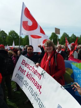 Anne-Marie Mineur en Mahir Alkaya op de FNV demonstratie, 1 mei 2018 (Foto: SP)