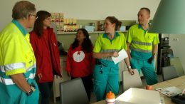 Sarah Dobbe bij ambulancepost